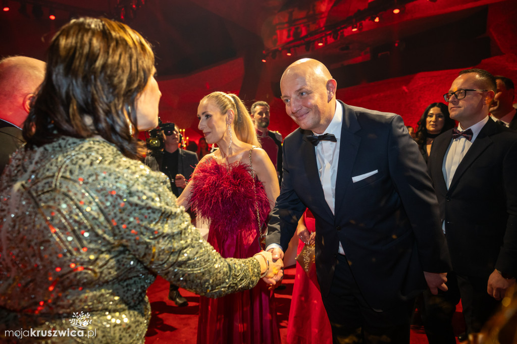 SCENA I POWITANIE GOŚCI