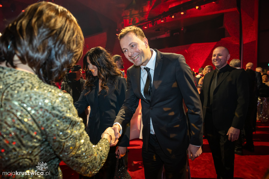 SCENA I POWITANIE GOŚCI