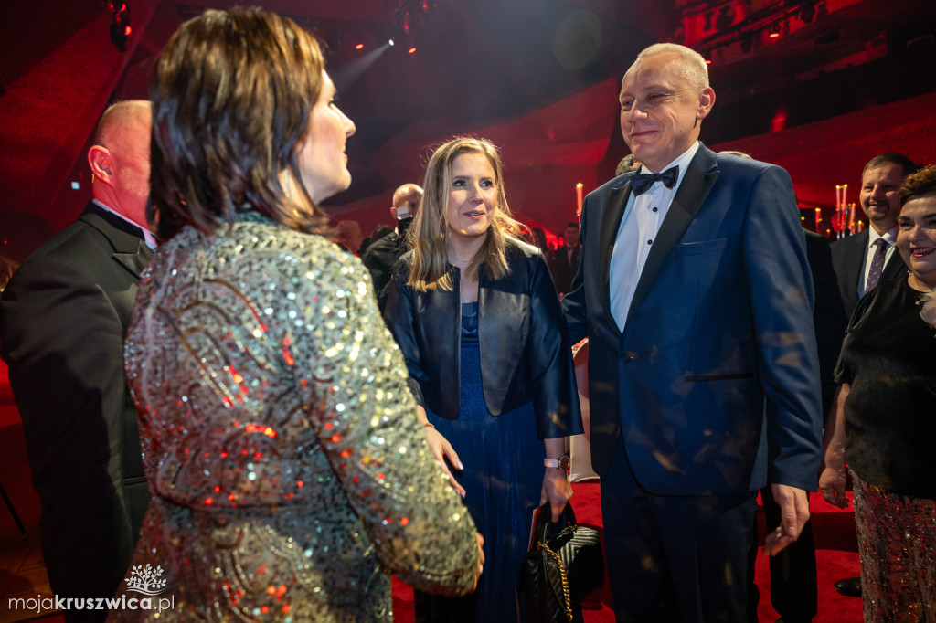 SCENA I POWITANIE GOŚCI