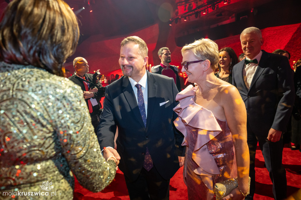 SCENA I POWITANIE GOŚCI