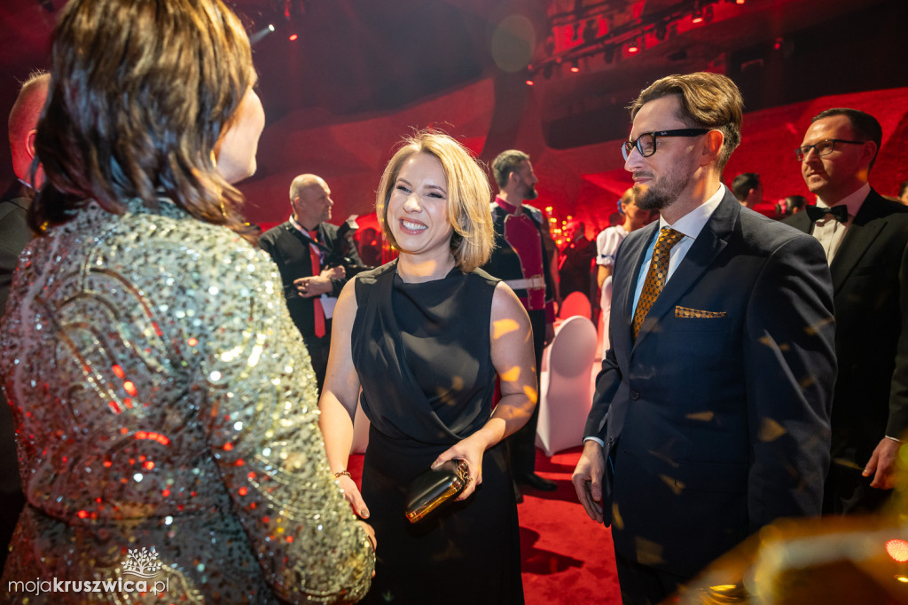 SCENA I POWITANIE GOŚCI