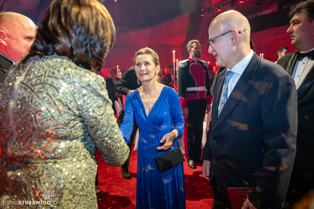 SCENA I POWITANIE GOŚCI