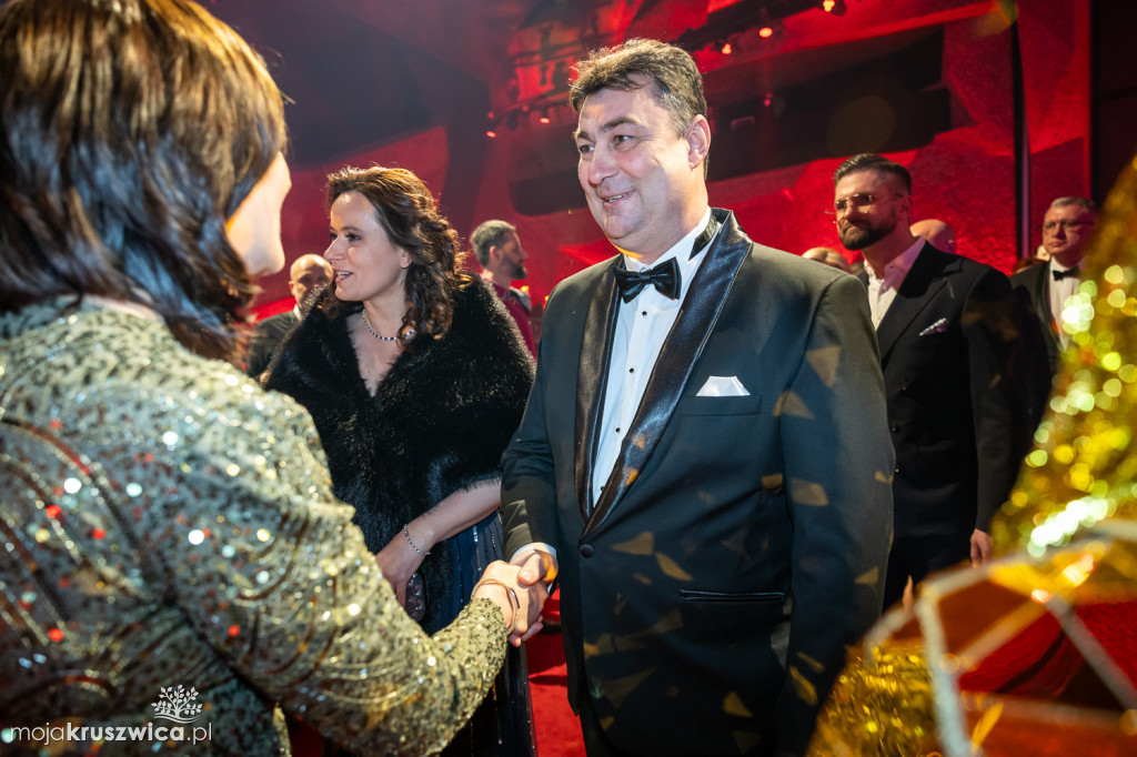 SCENA I POWITANIE GOŚCI