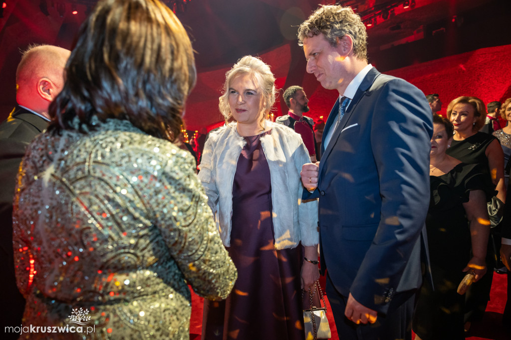 SCENA I POWITANIE GOŚCI