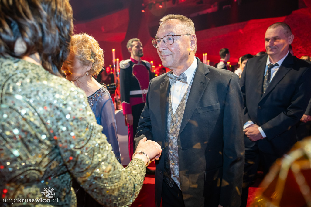 SCENA I POWITANIE GOŚCI