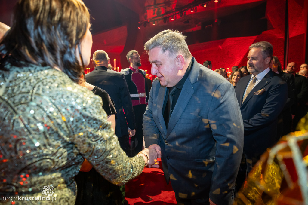 SCENA I POWITANIE GOŚCI