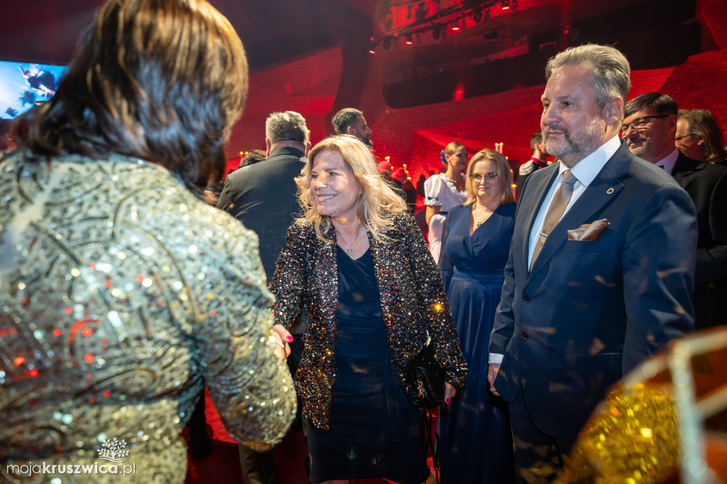 SCENA I POWITANIE GOŚCI