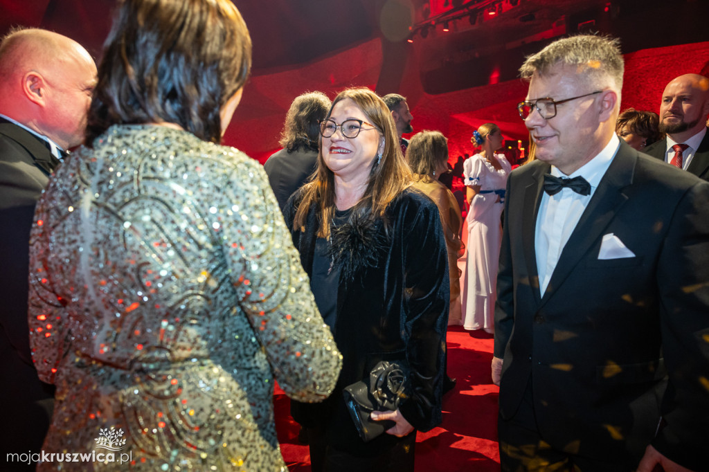 SCENA I POWITANIE GOŚCI