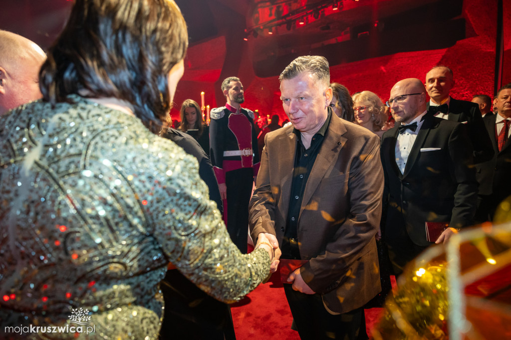 SCENA I POWITANIE GOŚCI