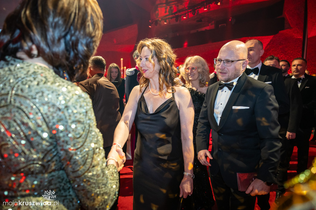 SCENA I POWITANIE GOŚCI