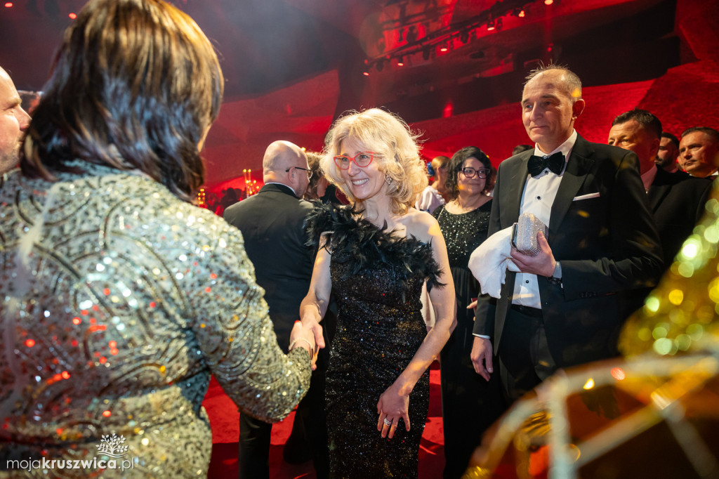 SCENA I POWITANIE GOŚCI