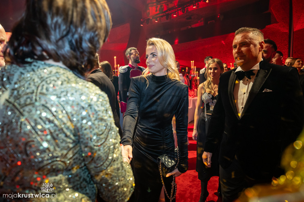 SCENA I POWITANIE GOŚCI