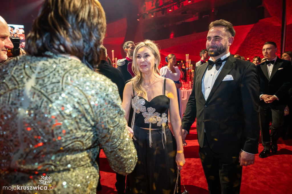 SCENA I POWITANIE GOŚCI