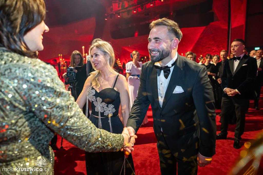 SCENA I POWITANIE GOŚCI