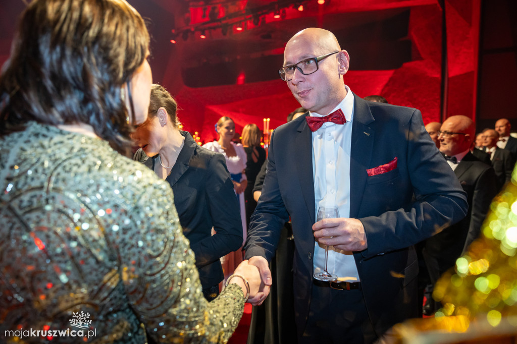 SCENA I POWITANIE GOŚCI