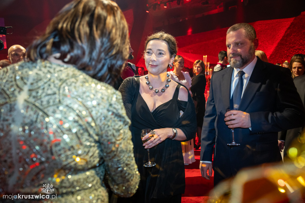 SCENA I POWITANIE GOŚCI