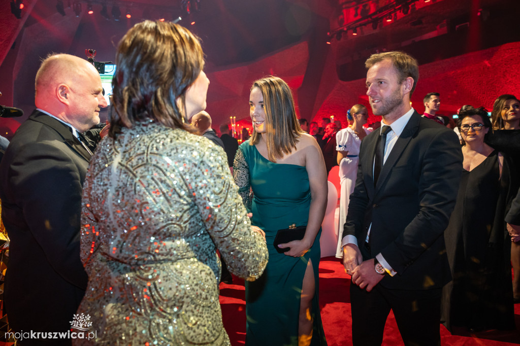 SCENA I POWITANIE GOŚCI