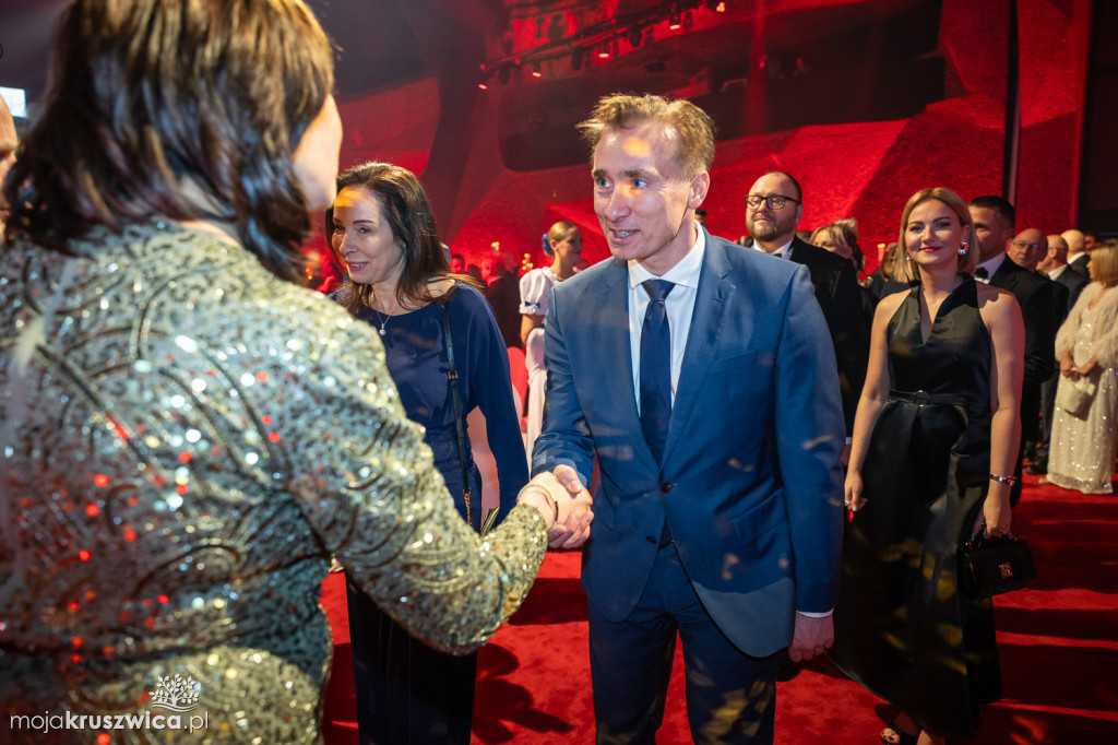 SCENA I POWITANIE GOŚCI