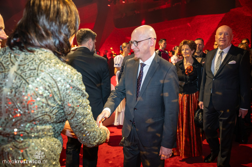 SCENA I POWITANIE GOŚCI