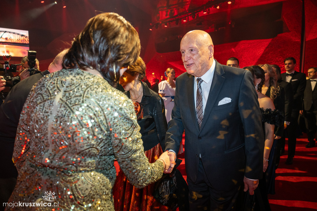 SCENA I POWITANIE GOŚCI