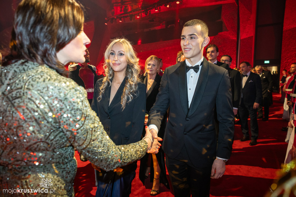 SCENA I POWITANIE GOŚCI