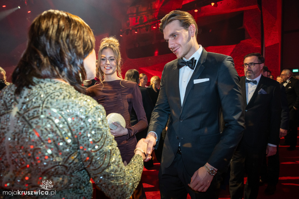 SCENA I POWITANIE GOŚCI