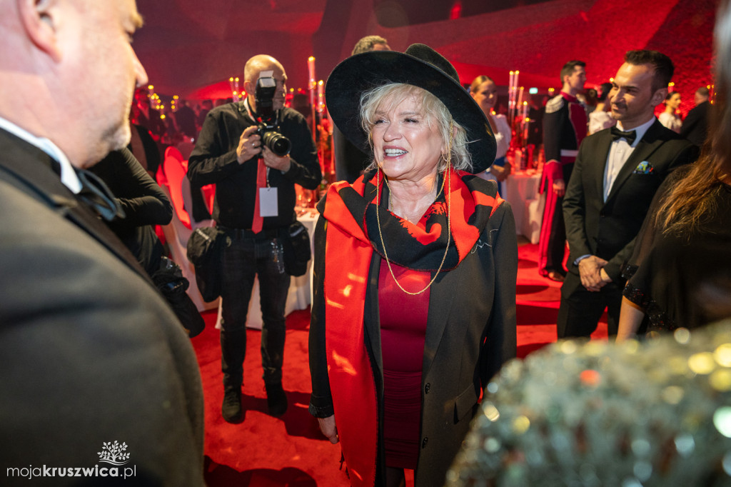 SCENA I POWITANIE GOŚCI