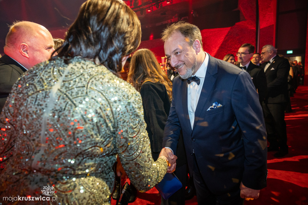 SCENA I POWITANIE GOŚCI