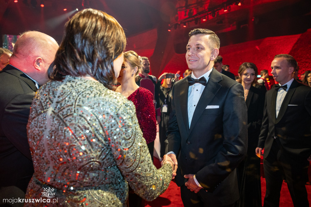 SCENA I POWITANIE GOŚCI