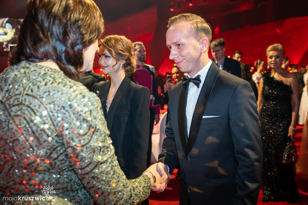 SCENA I POWITANIE GOŚCI