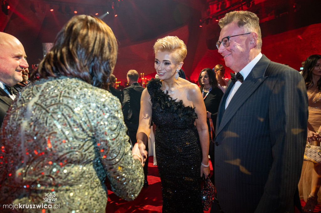 SCENA I POWITANIE GOŚCI