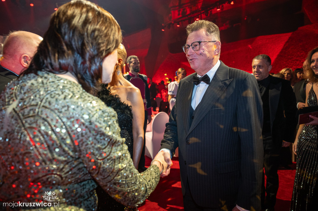 SCENA I POWITANIE GOŚCI