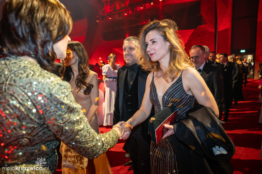 SCENA I POWITANIE GOŚCI