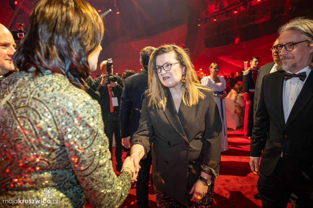 SCENA I POWITANIE GOŚCI