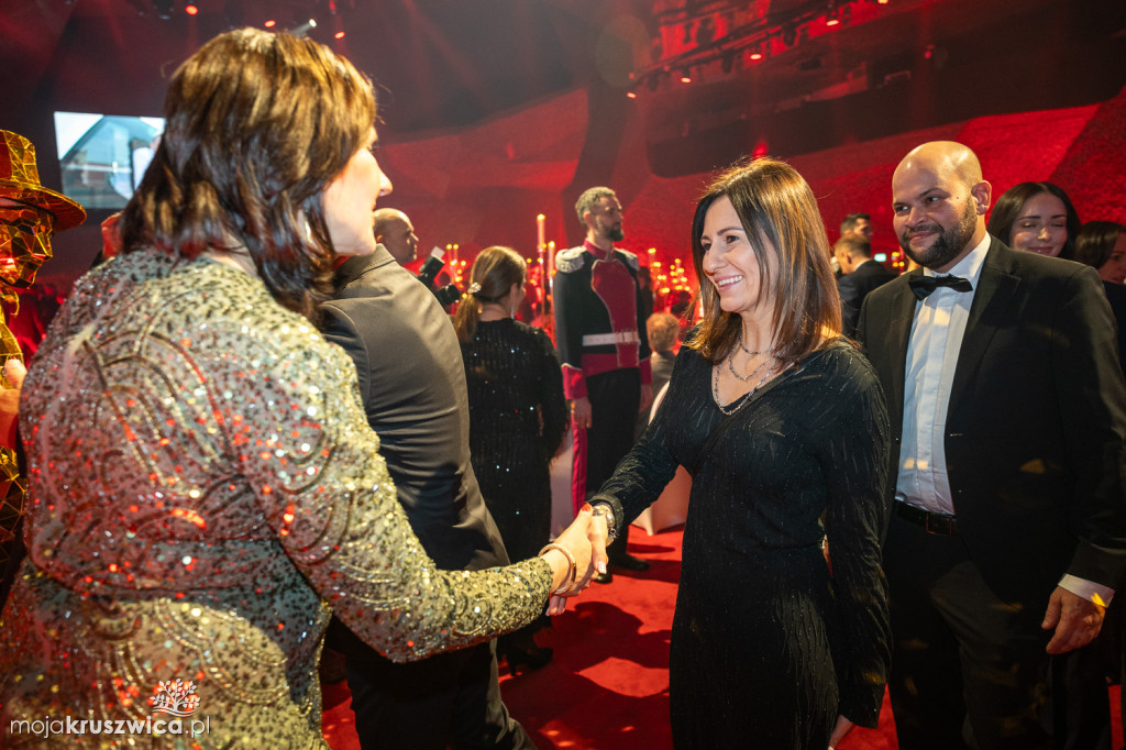 SCENA I POWITANIE GOŚCI