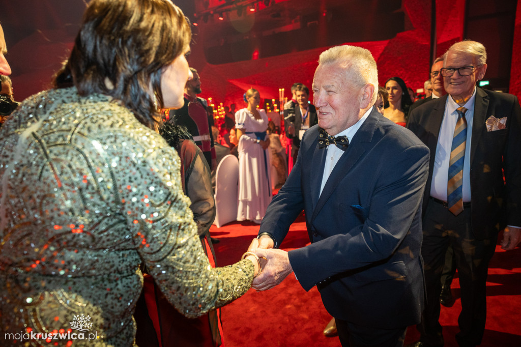 SCENA I POWITANIE GOŚCI