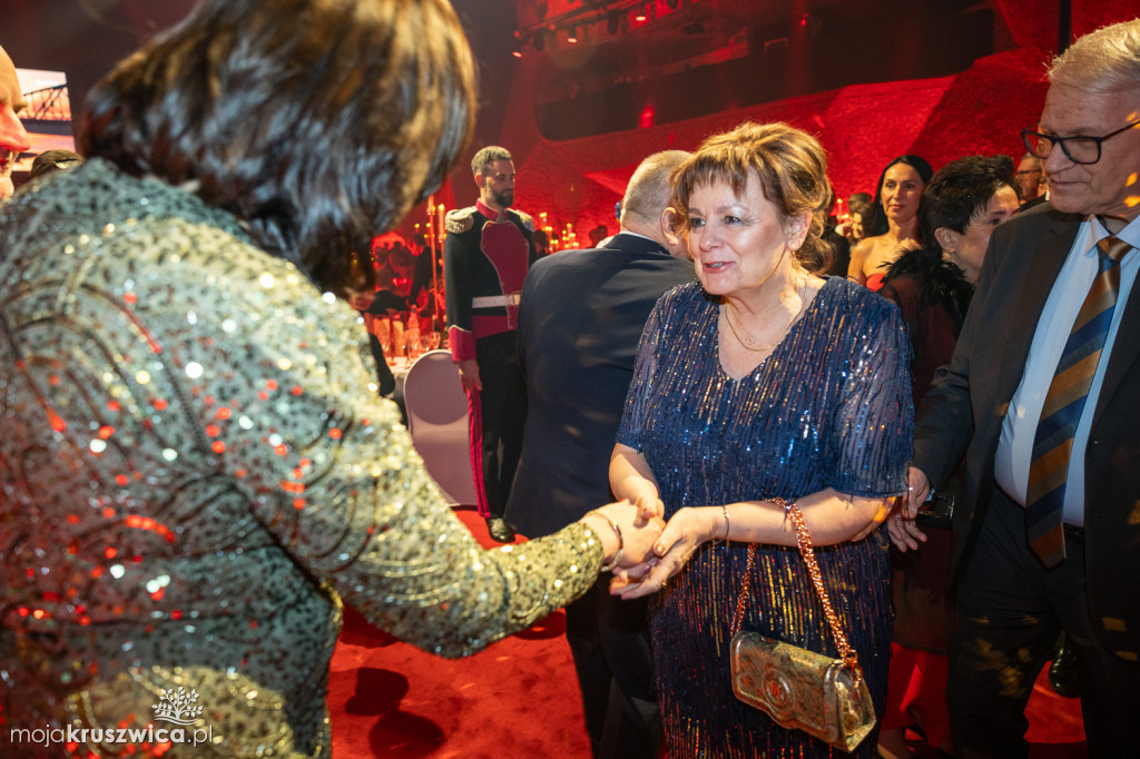 SCENA I POWITANIE GOŚCI