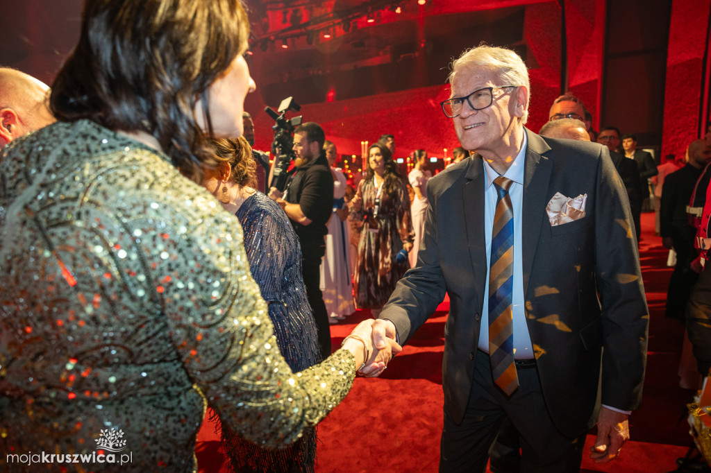 SCENA I POWITANIE GOŚCI