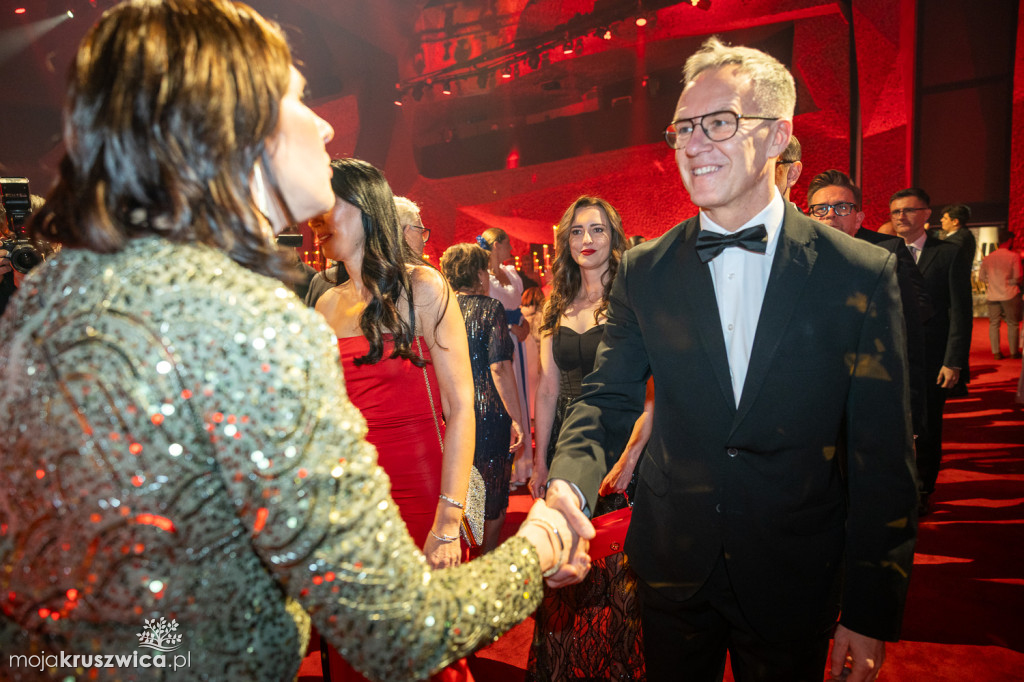 SCENA I POWITANIE GOŚCI