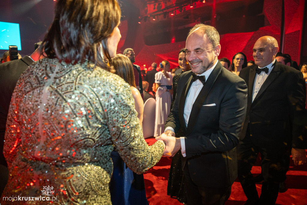 SCENA I POWITANIE GOŚCI