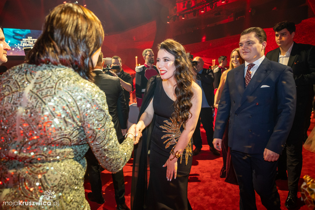 SCENA I POWITANIE GOŚCI