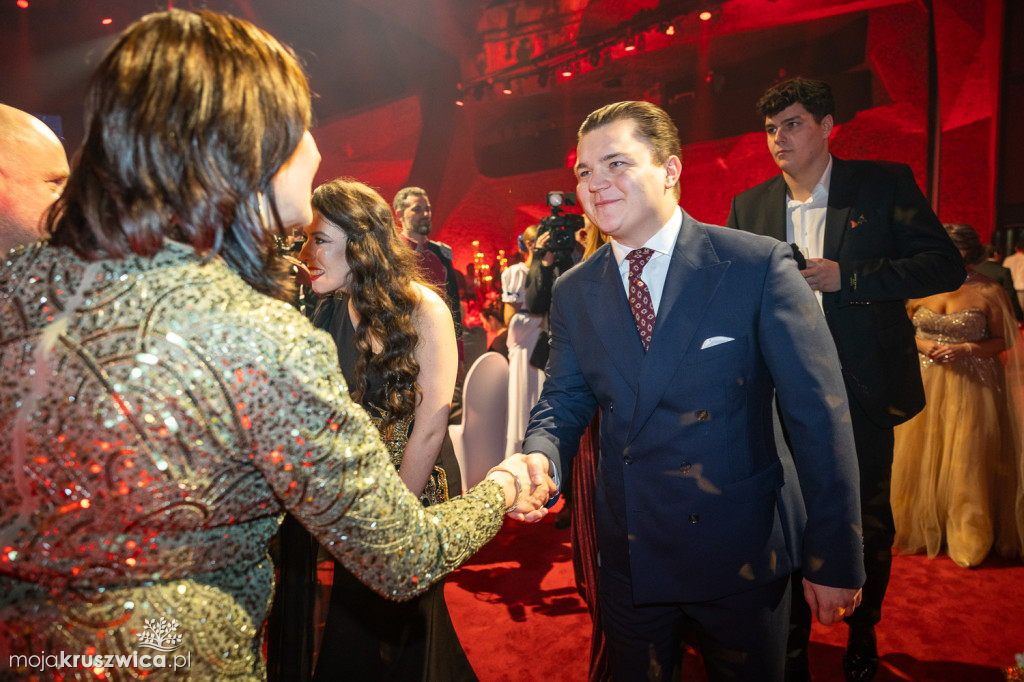 SCENA I POWITANIE GOŚCI