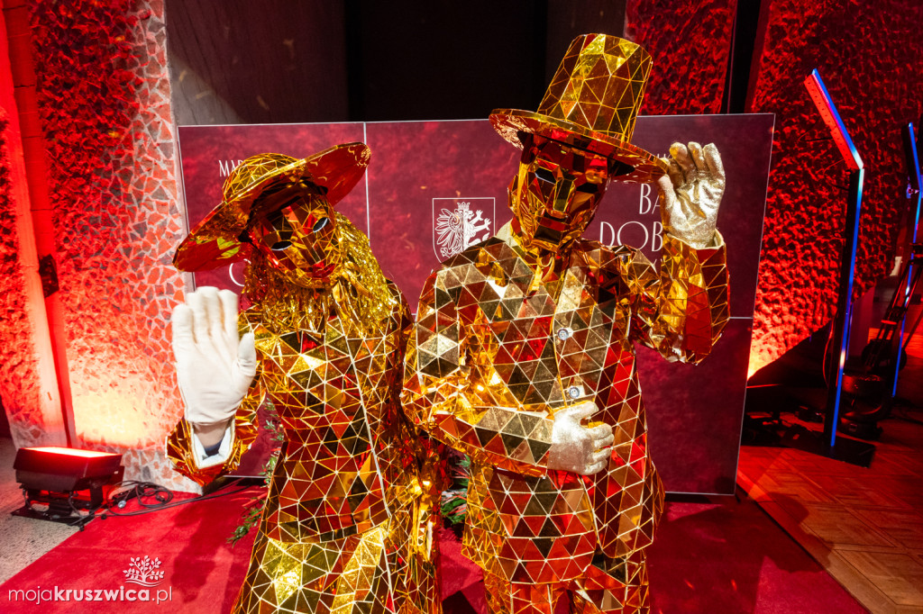 SCENA I POWITANIE GOŚCI