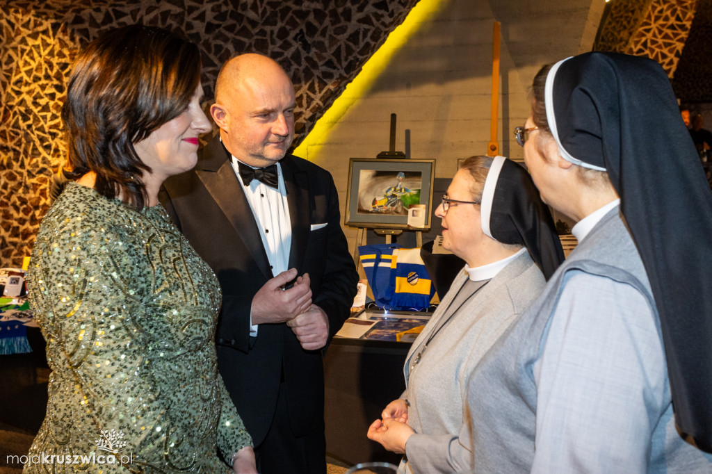 SCENA I POWITANIE GOŚCI