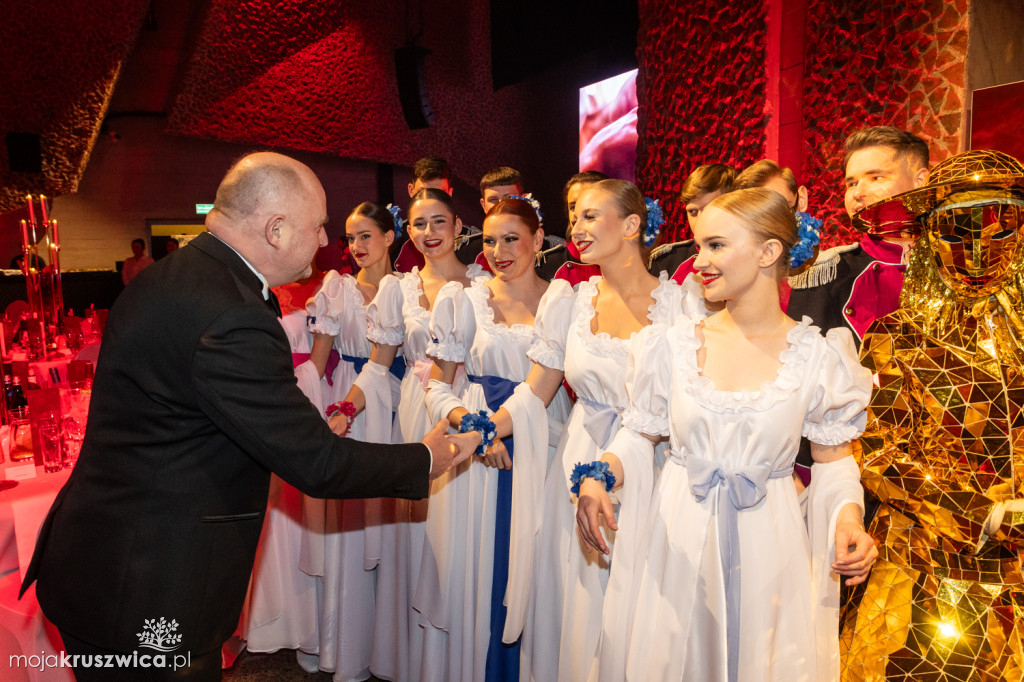 SCENA I POWITANIE GOŚCI