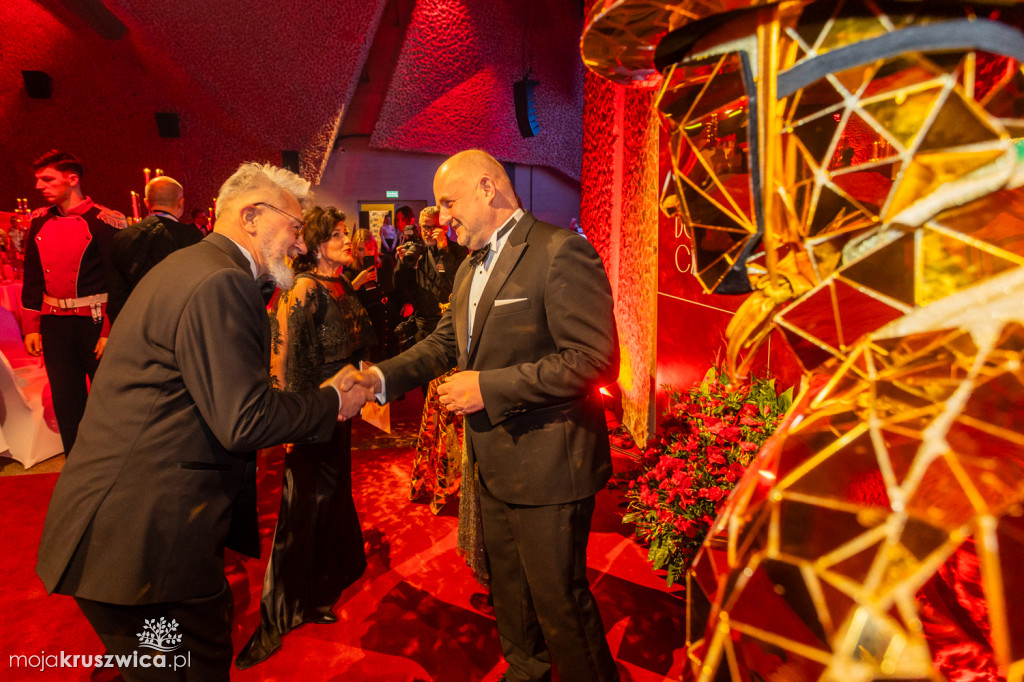 SCENA I POWITANIE GOŚCI