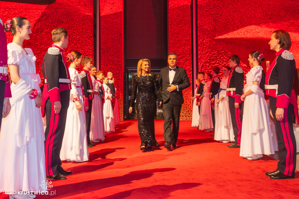 SCENA I POWITANIE GOŚCI