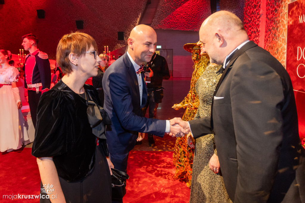 SCENA I POWITANIE GOŚCI