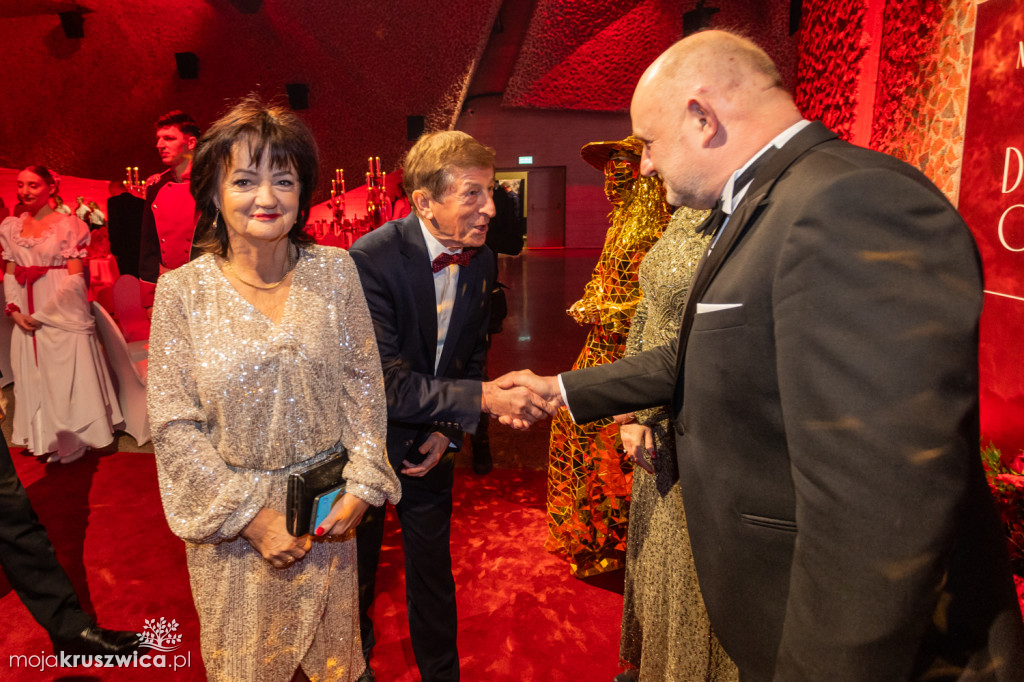 SCENA I POWITANIE GOŚCI