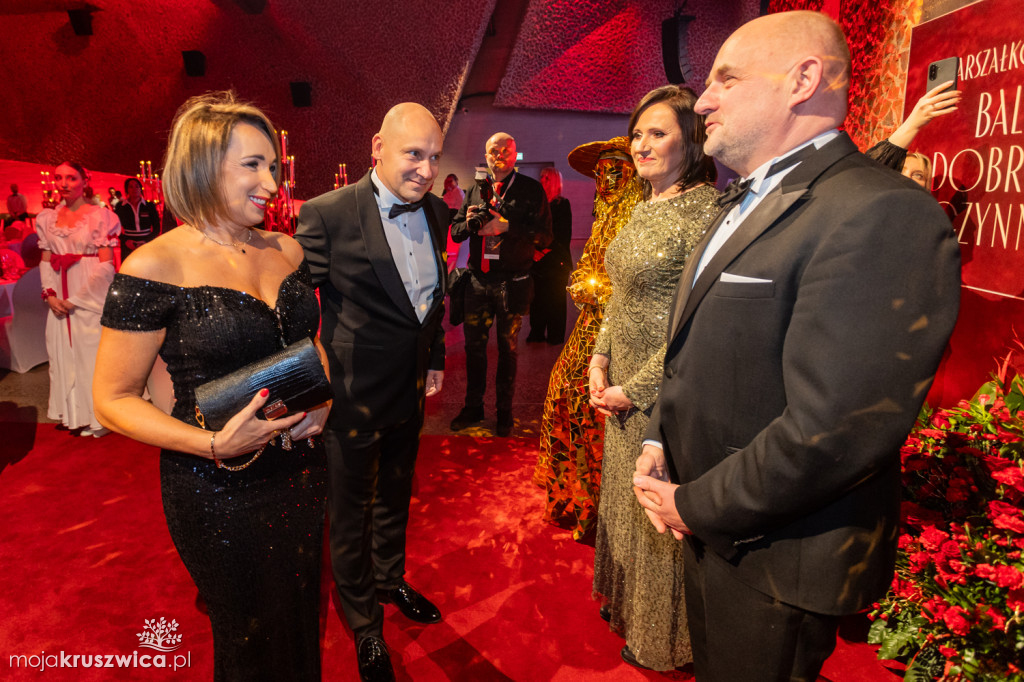 SCENA I POWITANIE GOŚCI